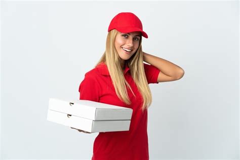 Entregadora De Pizza Segurando Uma Pizza No Branco Rindo Foto Premium