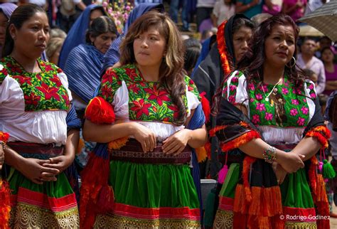 Jaime Ramos Méndez Mujeres Purépecha Ataviadas Para La Fiesta Patronal