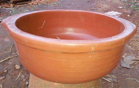 The artistic value of a cooking vessel that doubles as a beautiful serving dish, say, or the cultural. Clay Pot Cookware India : The Essential Kitchen Clay Pot ...