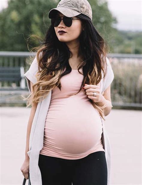 20 Best Pregnancy Outfits That Are Comfortable Trendy