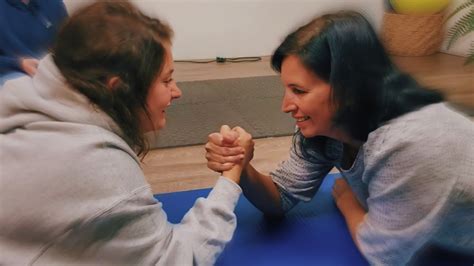 Mom Vs Daughter Arm Wrestling 💪 Youtube