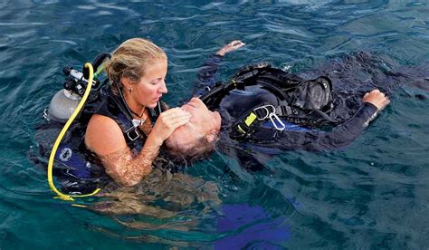 Rescue Of An Unconscious Diver Divers Alert Network