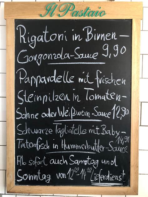 Drückt aus, dass etwas außerhalb einer räumlichen oder zeitlichen gegebenheit, zuordnung oder einer anders gearteten beziehung. Weiterhin täglich für Sie da! Liefer-Service, Außer-Haus ...