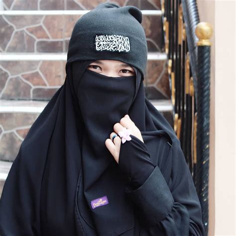 Muslimah Milenial Di Instagram Bercadar Berpakaian Hitam Apa Kami Terlihat Menakut Kan