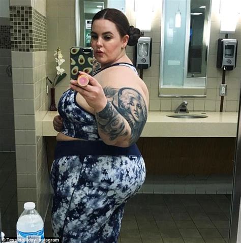 size 22 model tess holliday shares workout selfie daily mail online