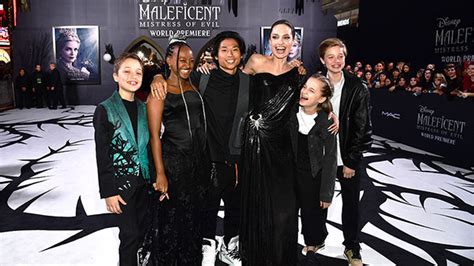 Angelina Jolie And Her Kids On The Red Carpet Together — Photos