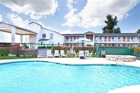 Stay a while at days inn san diego hotel circle offering spacious rooms and deluxe amenities, including a business center and an outdoor pool. Days Inn of Kerrville