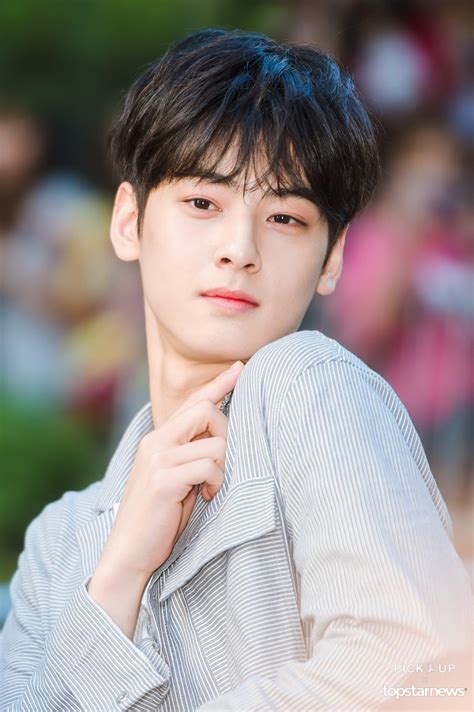 Astro's cha eun woo is one of the most charismatic idols who can easily take away one's heart. Cha Eun-woo (차은우) - Picture Gallery @ HanCinema :: The ...