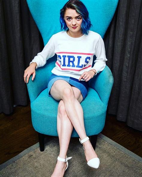 Pin By D E S L G On C E L E B S T R E E T Maisie Williams