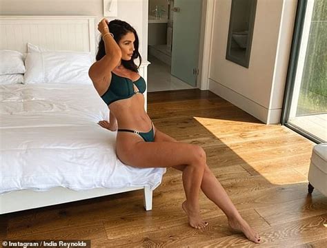 Love Island S India Reynolds Sizzles In Sexy Green Cut Out Lingerie Daily Mail Online
