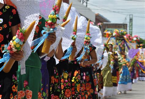 Las Velas De Juchitán Fiestas Comunitarias De Mezcal Cerveza Y Color