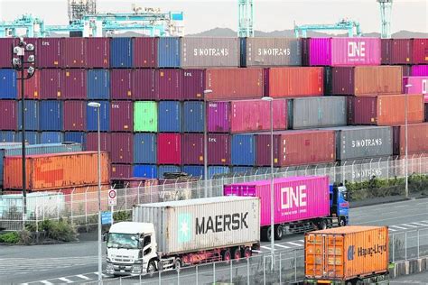 Global Shipping Industry Braces For Lower Consumer Spending Higher