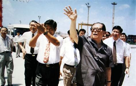 Sep 20, 2004 · 新华社北京9月19日电 江泽民同志请求辞去中共中央军事委员会主席职务的信. 揭秘：什么原因使江泽民在文革中遭迫害较轻？_山东频道_凤凰网