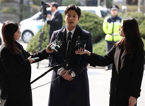 김상교는 성추행을 시도한 가해자라고 반격했다. "김상교 폭행 경찰관, 여경 성추행 혐의 추가 입건"- 헤럴드경제