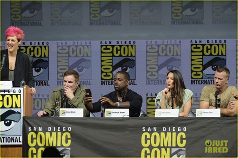 Olivia Munn Predator Cast Tease Movie At Comic Con Photo