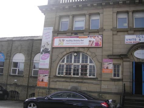 Healthy Beauty Bar Beauty Salon and... © m haq cc-by-sa/2 ...