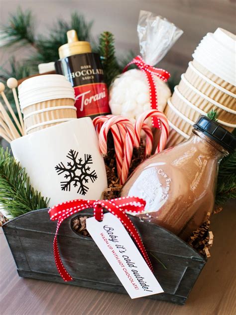 Christmas is one of the popular world festivals. Culinary Gift Basket Ideas | Christmas gift baskets ...