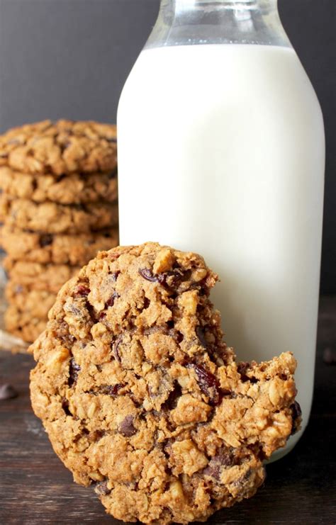Figures have been rounded to nearest whole number. Big and Chewy Oatmeal Cookies - Golden Barrel