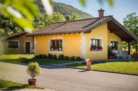 Su distribución permite albergar a 8 personas dentro del parque nacional de cabañeros en navas de estena, un pueblo en el corazón de los montes de toledo. Casas Rurales La Guariza, Apartamentos alto campoo, Casas ...