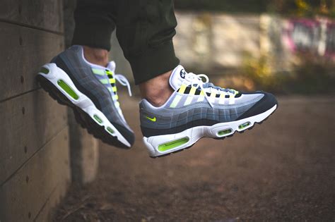 Nike Air Max 95 Id Neon Alternate Par Sneakers Addict™ Wave®