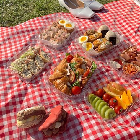 Pin By Nhựt Liinh 🐇 On 食品 ~ ७ Picnic Food Picnic Foods Picnic Date Food