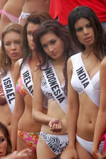 Foto Seksi Miss Universe Indonesia Pakai Bikini Galeri Bugil Jilbab Lengkap