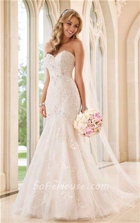 Amsale dresses are designed to enhance your natural beauty. Fit And Flare Strapless Sweetheart Lace Beaded Wedding Dress With Buttons