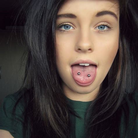 Girl Tongue Piercing 395 1024x1024 Septum Piercings Foto Piercing