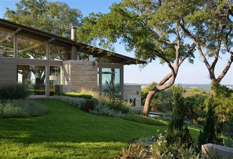 Hillside Dwelling In Texas With A Fantastic Indoor Outdoor Connection
