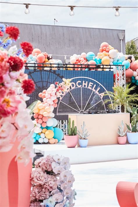 Get The Low Down On The Lenzo Glam And Glitz In True Coachella Style Coachella Decor Coachella