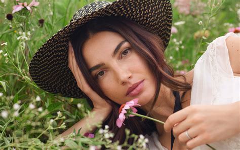 Lily Aldridge The Supermodel Mom Shares Her Beauty And Wellness