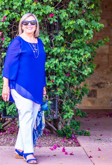 Easy And Real 50th School Reunion Outfit Ideas For Older Women