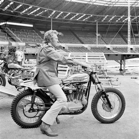 Clasp Garage Evel Knievel And His Wembley Stadium Bus Jump