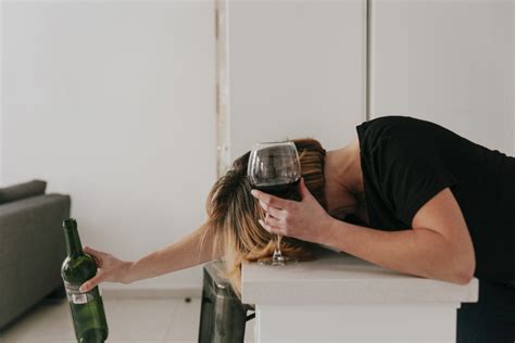 Drunkorexia Where Alcohol Abuse And Eating Disorders Intersect