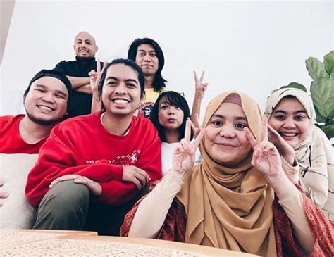 Lagu raya tahun 2021, hari raya kita jadi taruhan najwa latif, semoga raya anda lebih meriah. Najwa Latif Umum Berita Gembira - Sinar Viral Network