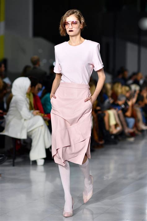 20 Fabulous Pastel Looks To Copy Now Funkyforty Fashion Runway Show