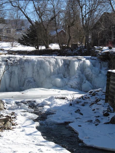 8 Gorgeous Frozen Waterfalls In Vermont That Must Be Seen