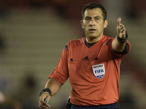 La federación peruana de fútbol elevará una protesta a la conmebol por el polémico arbitraje del árbitro chileno julio bascuñán tras la derrota de los dirigidos por ricardo. Julio Bascuñán: árbitro chileno del Perú vs Brasil es ...