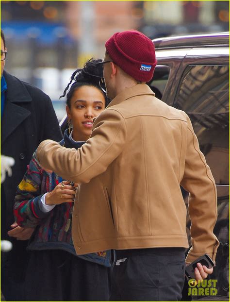 Robert Pattinson And Fka Twigs Continue Spending Time Together In Nyc Photo 740366 Photo