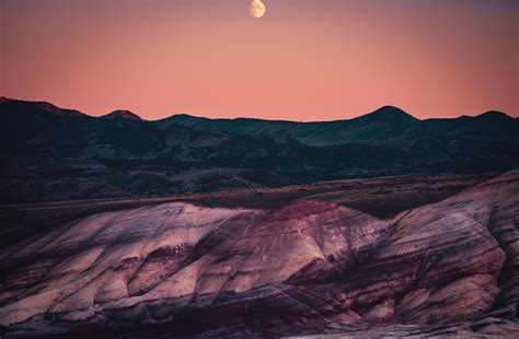 Moon Rising Over The Painted Hills 4k Hd Nature 4k Wallpapers Images