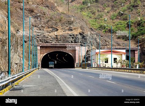 Mumbai Pune Expressway Stock Photo Alamy