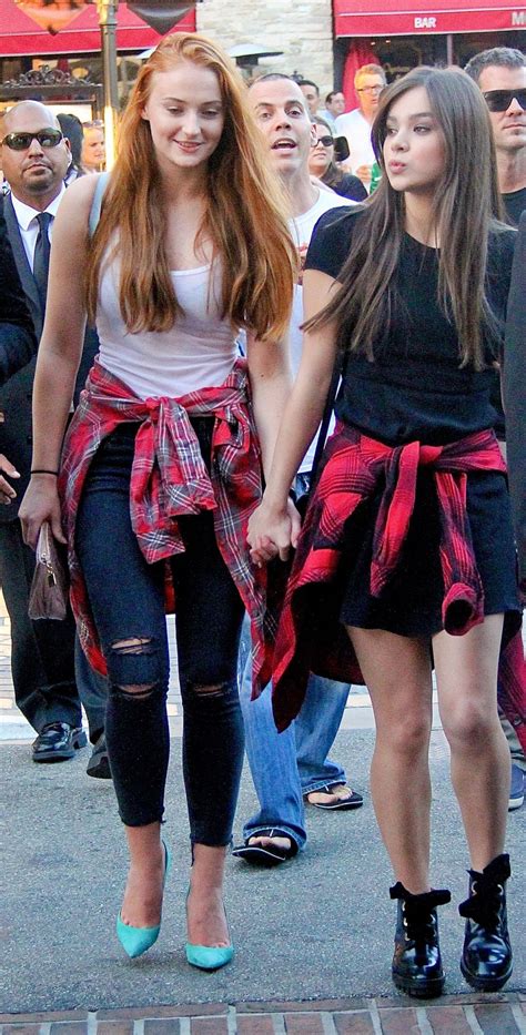 sophie turner and hailee steinfeld hailee steinfeld style sophia turner hailee steinfeld