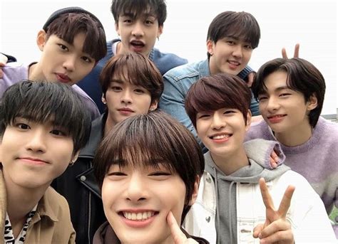 851 x 1280 jpeg 121 кб. stray kids skz 2020 in 2020 | Kids groups, Stray, Kids