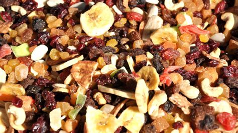 How to cut dried fruit without sticking to you and the knife - Moms Budget
