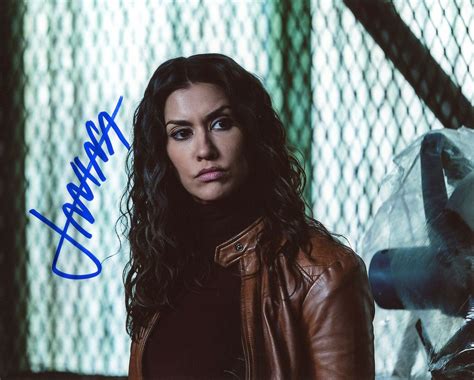 Janina Gavankar Arrow Autograph Signed 8x10 Photo Collectible