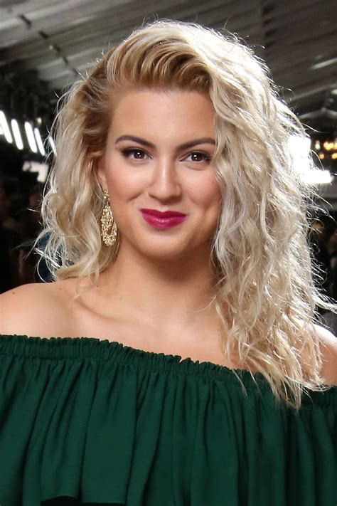 Tori Kelly Cute Curly Hairstyles Face Shape Hairstyles Trending