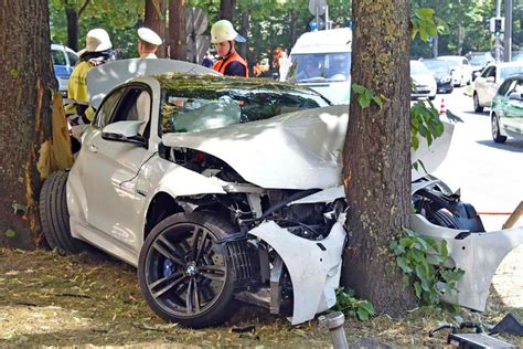 BMW M4 Crashes Into A Tree In Munich GTspirit
