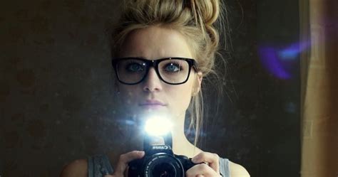 Nerd Out 8 Reasons Why Geeky Girls Make The Best Girlfriends Hipster