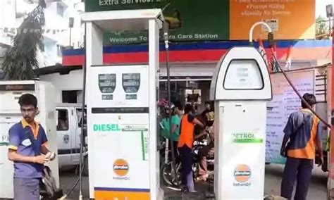 Petrol And Diesel Prices In Hyderabad Delhi Chennai Mumbai Today