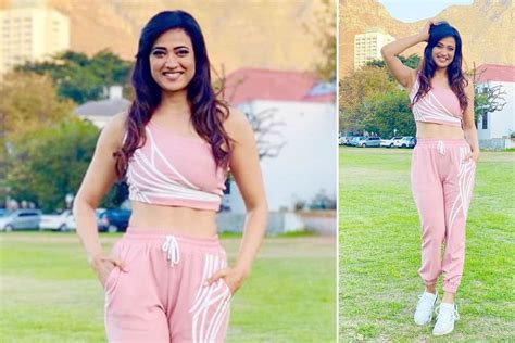 Shweta Tiwari Flaunts Her Perfectly Toned Abs In Latest Set Of Pictures